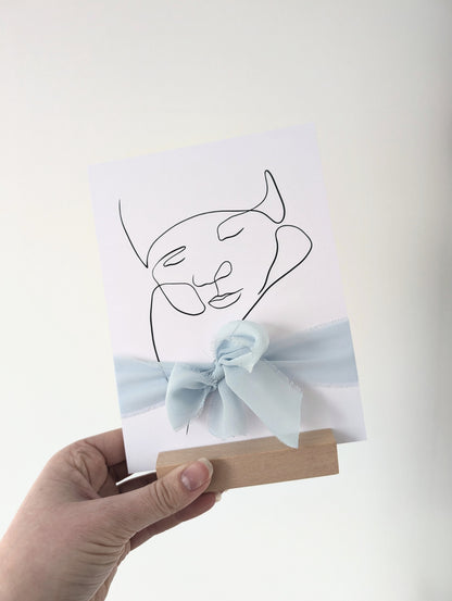 Foto naar Lijntekening - op houder met strik